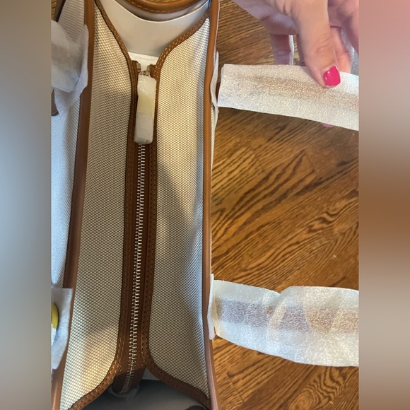 Kate Spade tote - Picture 5 of 9